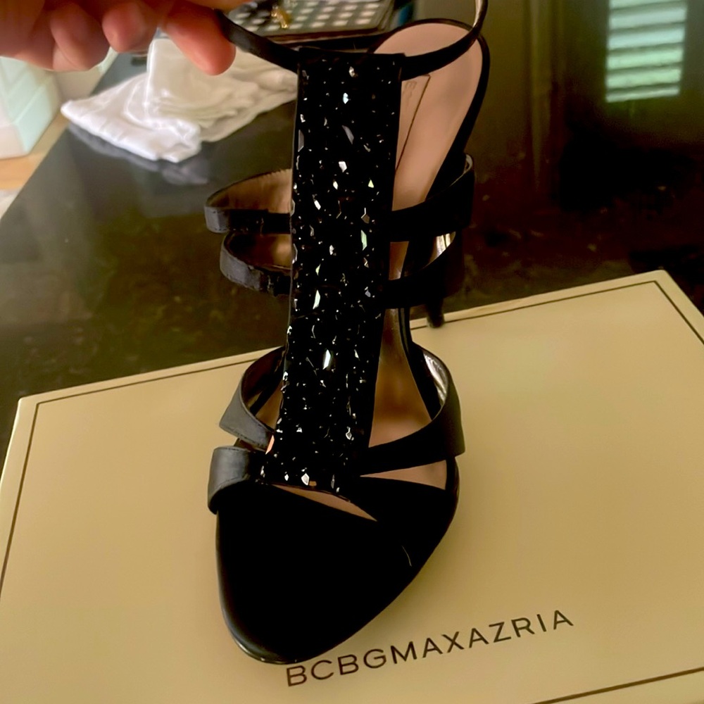 BCBG MAXAZRIA BLACK SATIN  EMBELLISHED HEELS !